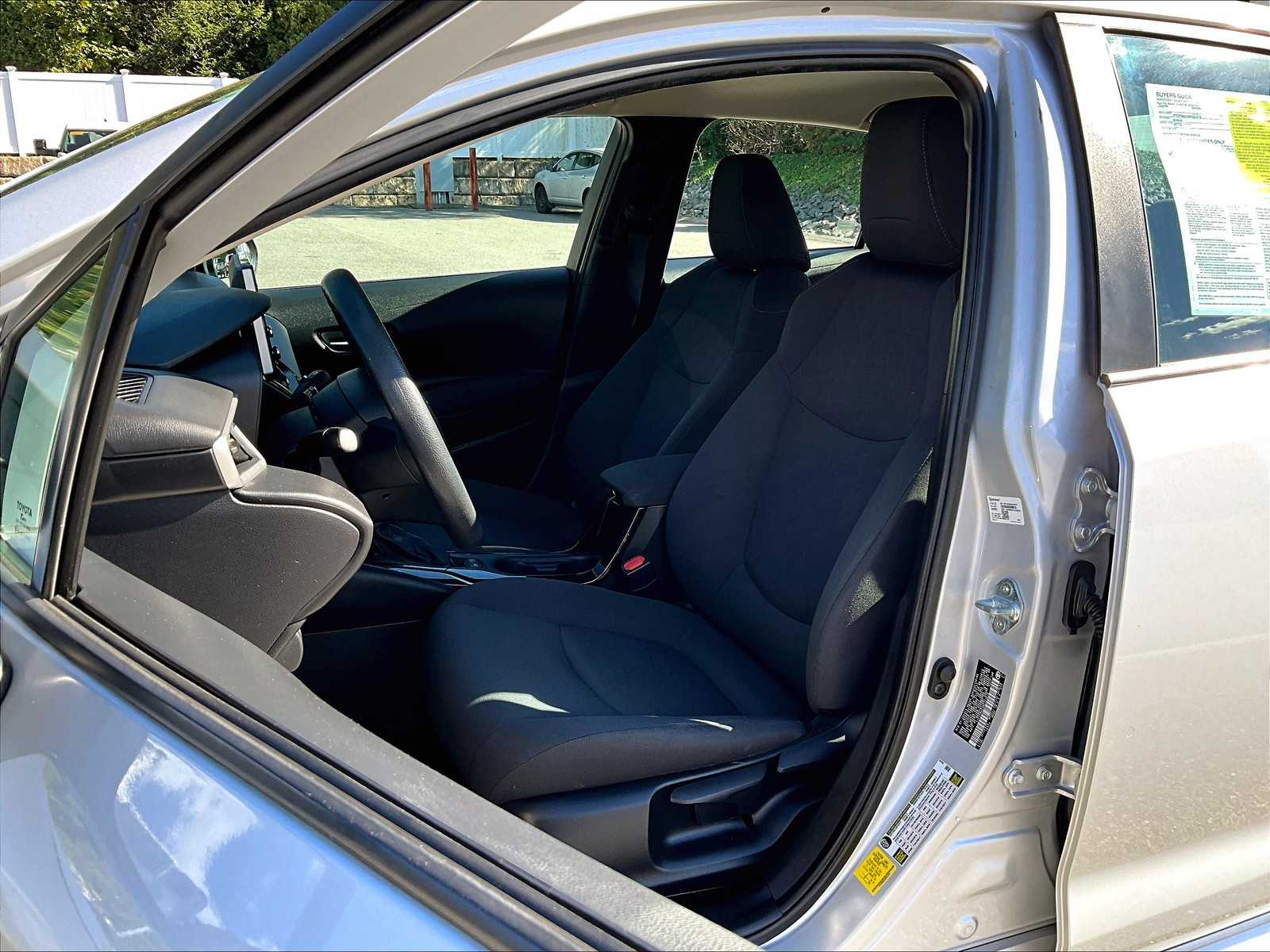 2021 Toyota Corolla LE photo 9