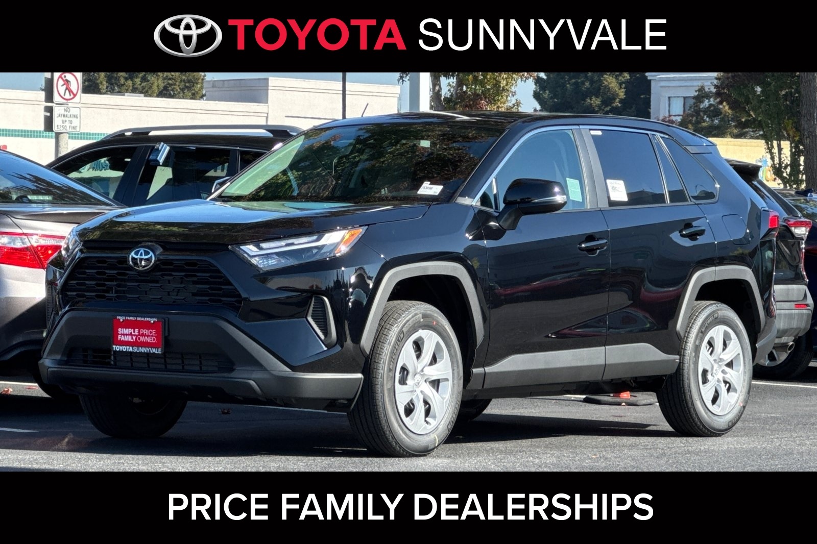 2025 Toyota RAV4 LE's photo