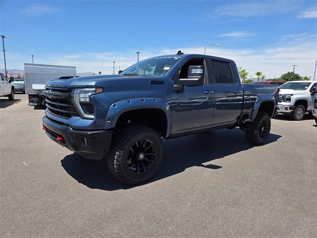 2025 Chevrolet Silverado 2500HD LT photo 2