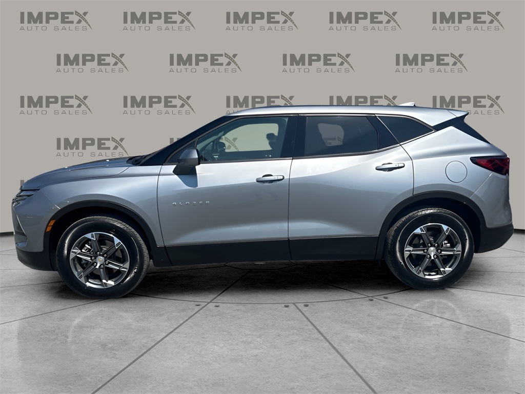 2025 Chevrolet Blazer 2LT photo 2