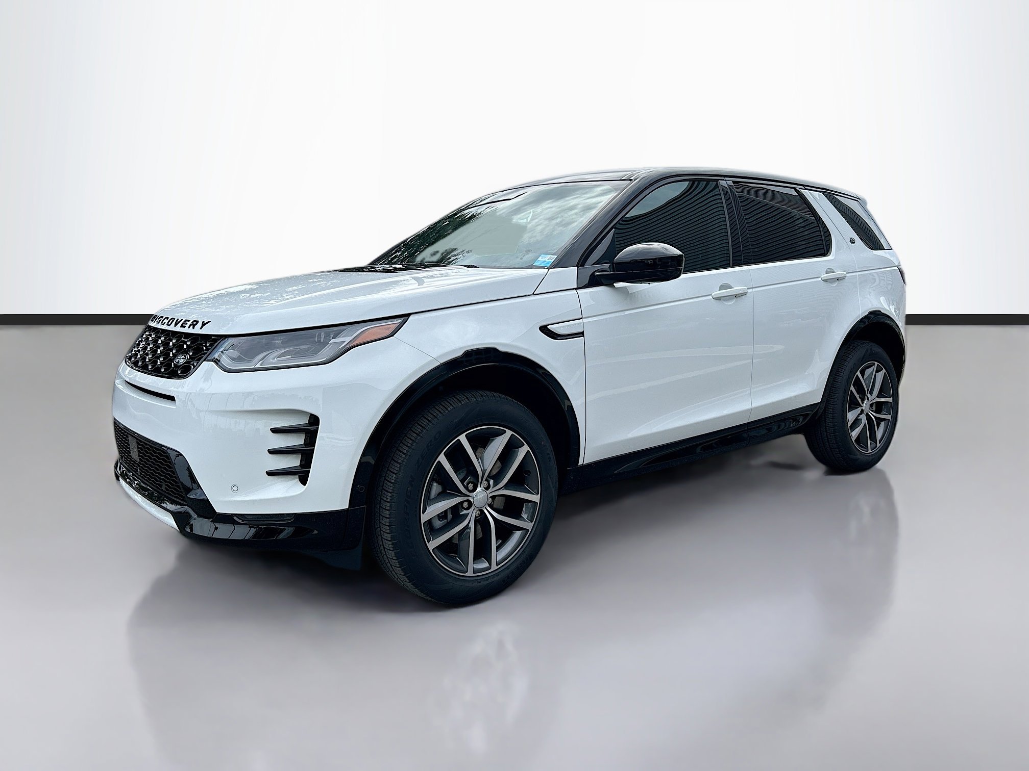 2025 Land Rover Discovery Sport Dynamic SE's photo