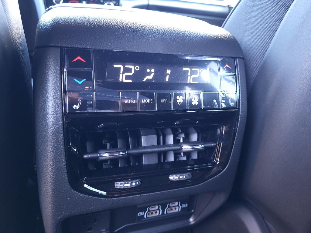 2024 Jeep Cherokee 4xe Overland photo 29