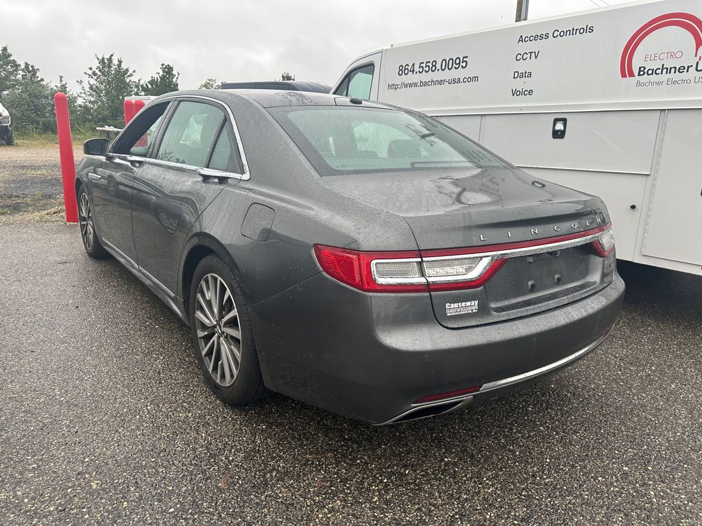 2017 Lincoln Continental Select photo 2