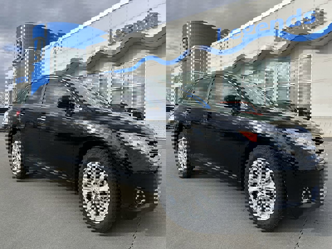 2015 Toyota Venza XLE's photo