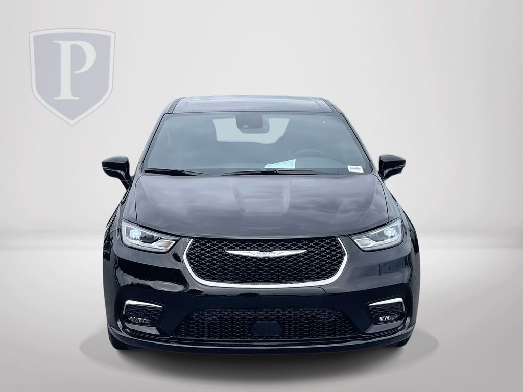 2026 Chrysler Pacifica photo 2