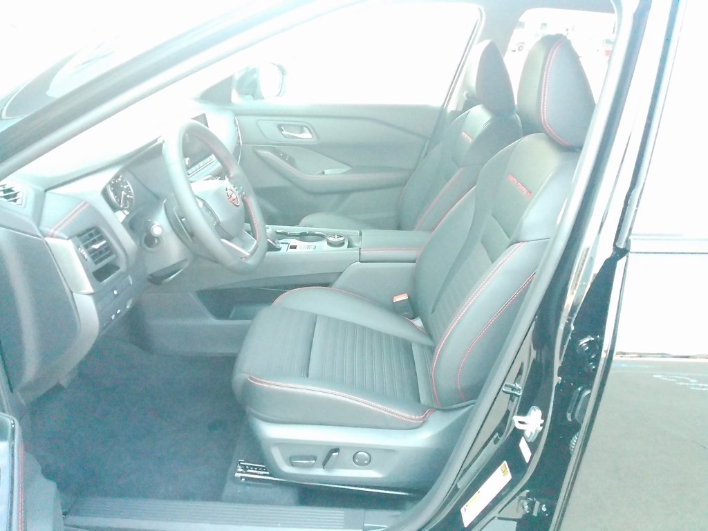 2026 Nissan Rogue SV photo 8