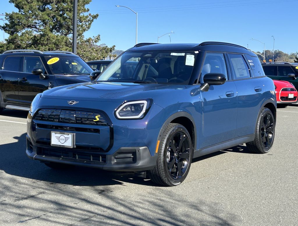 2025 MINI Countryman SE's photo