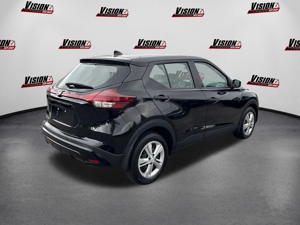 2021 Nissan Kicks S photo 4