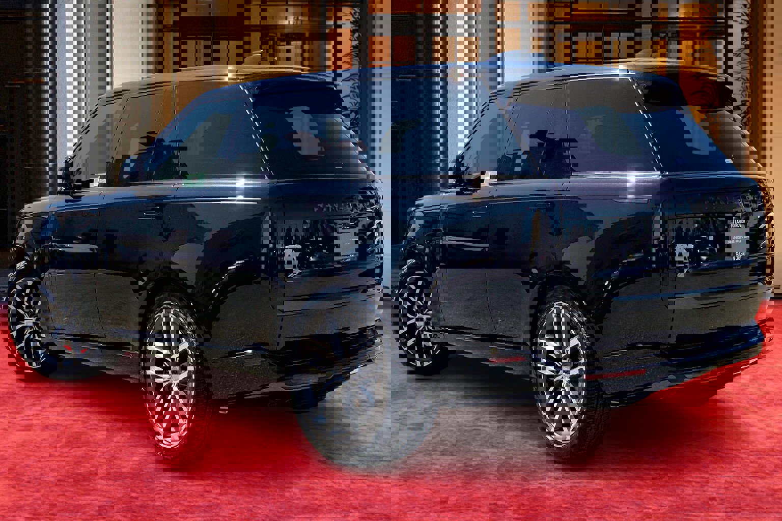 2025 Land Rover Range Rover SE photo 3