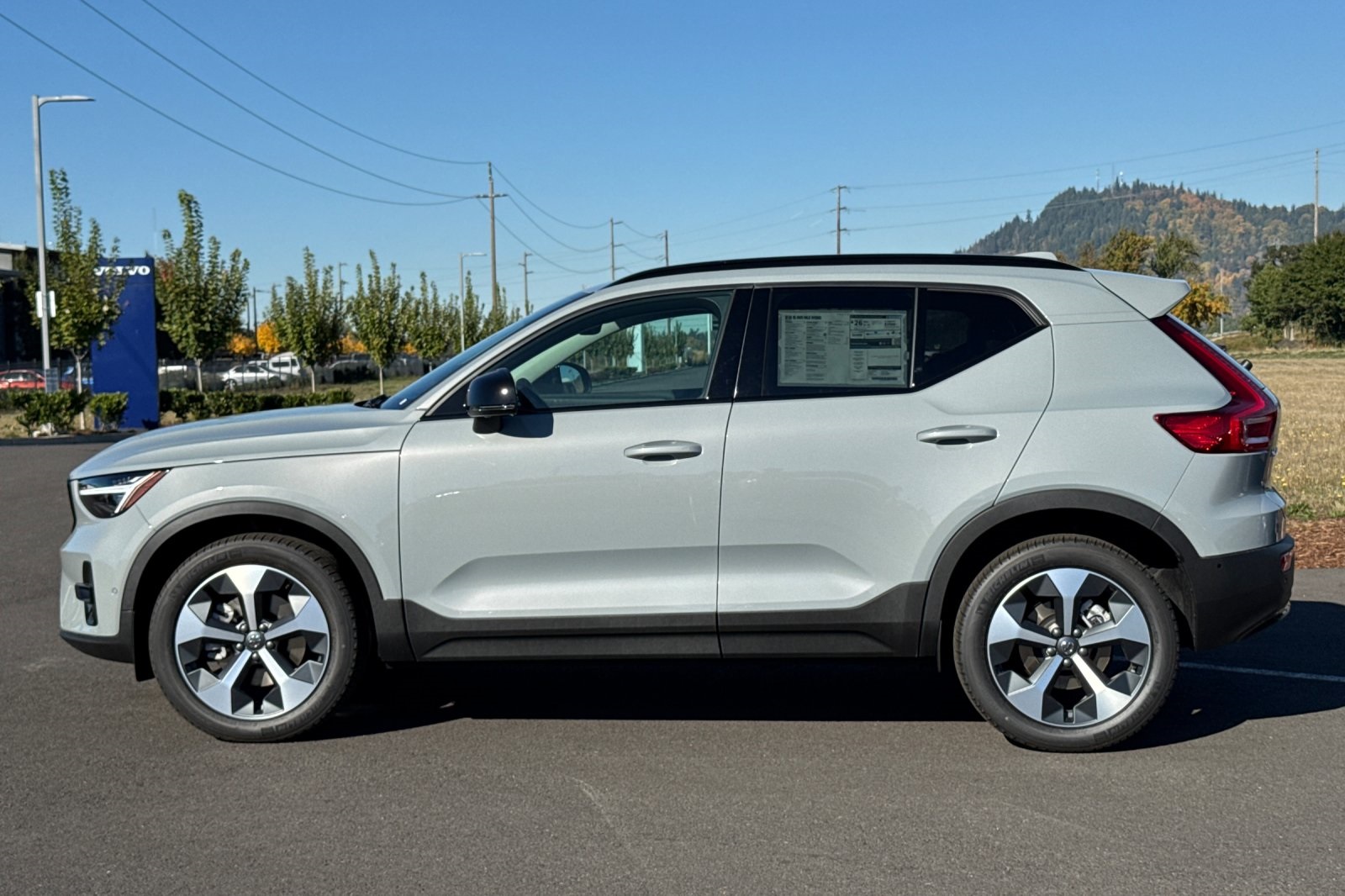 2026 Volvo XC40 AWD photo 4