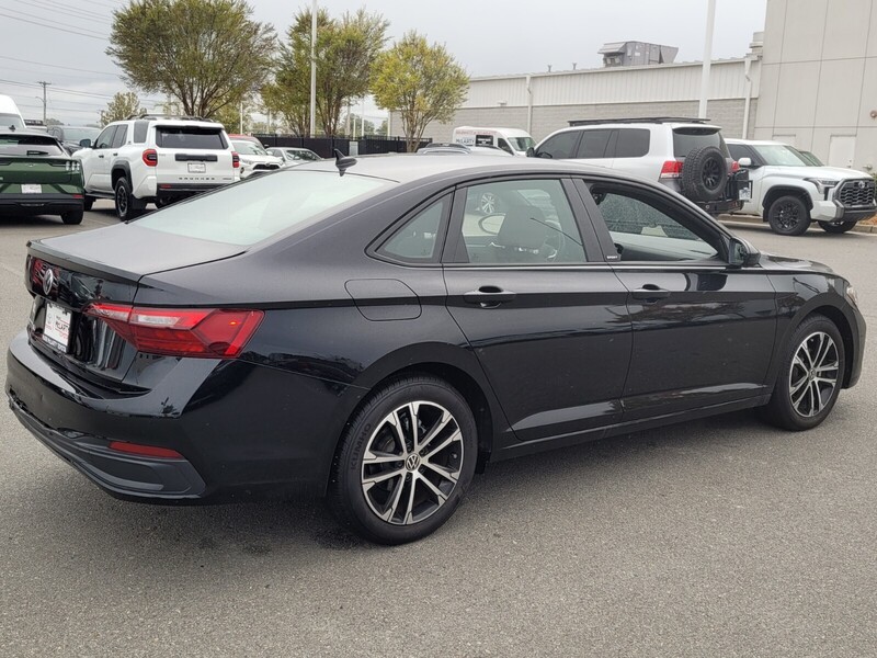 2024 Volkswagen Jetta 1.5T Sport photo 3