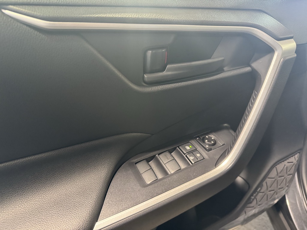 2025 Toyota RAV4 LE photo 21
