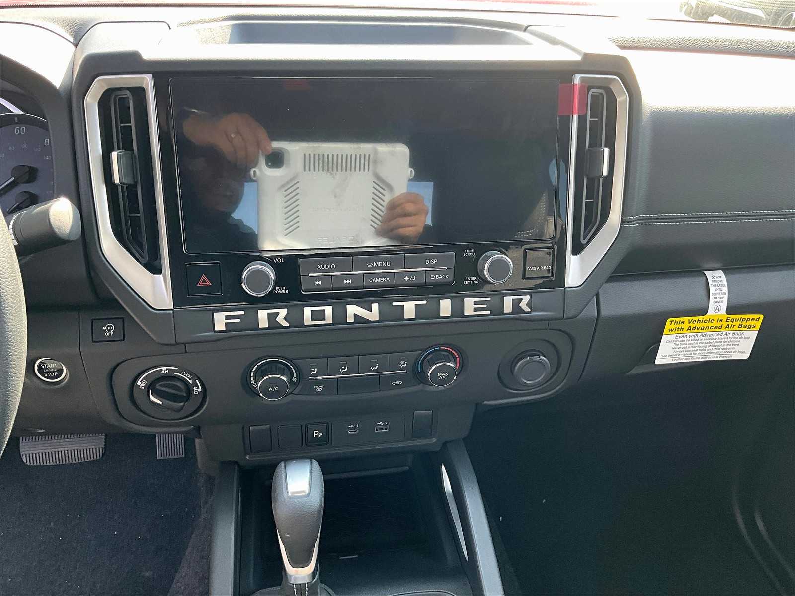 2025 Nissan Frontier SV photo 14