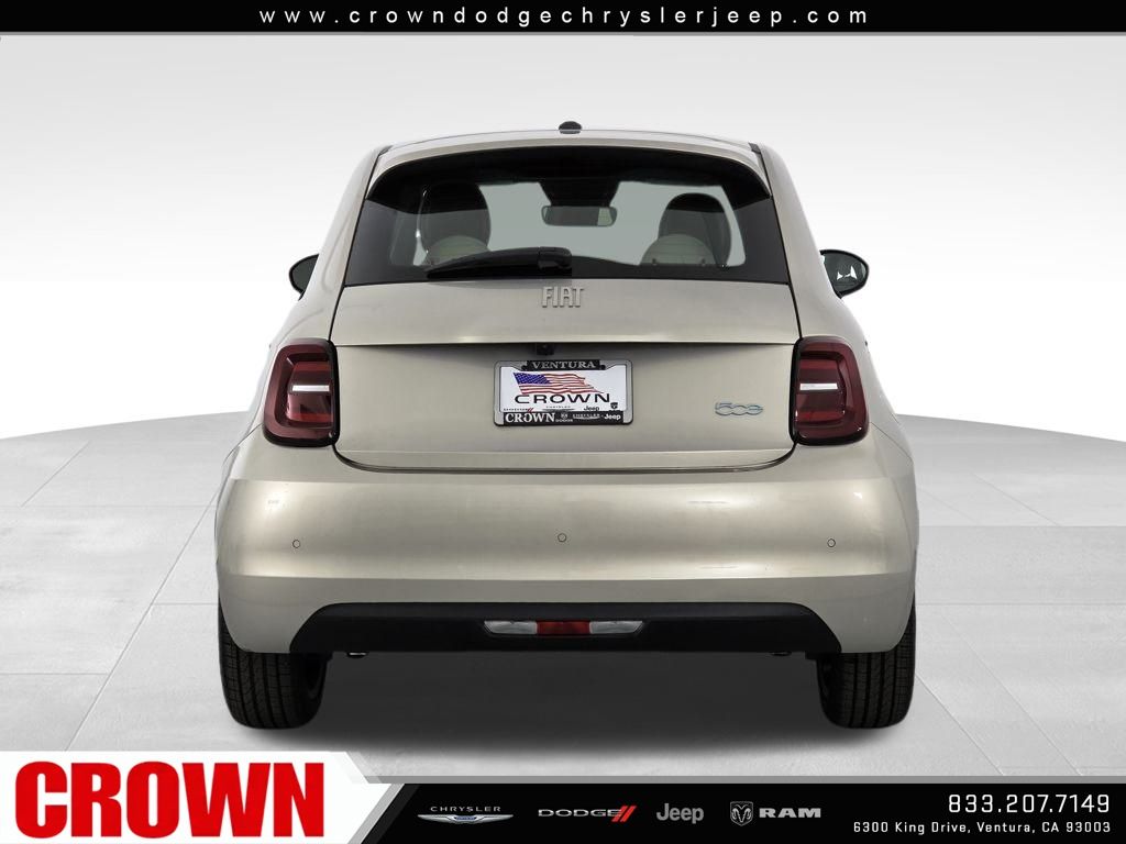 2025 Fiat 500e La Prima photo 4