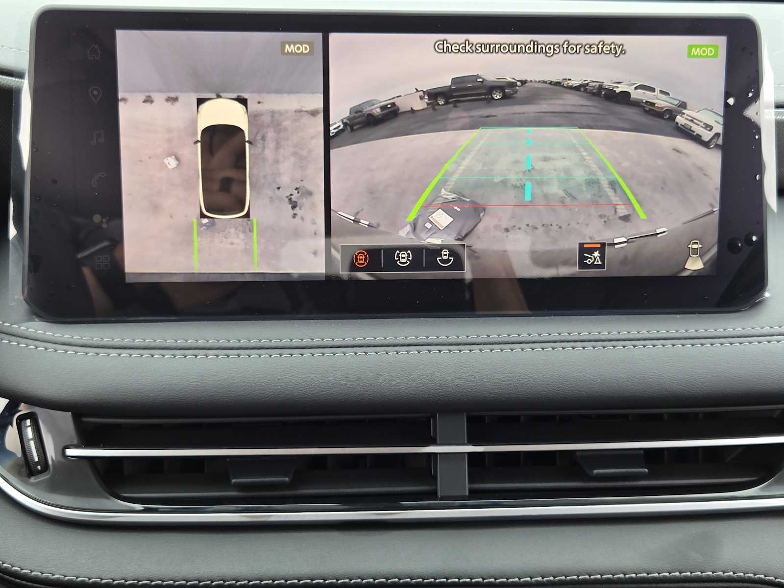 2026 Infiniti QX60 Luxe photo 10