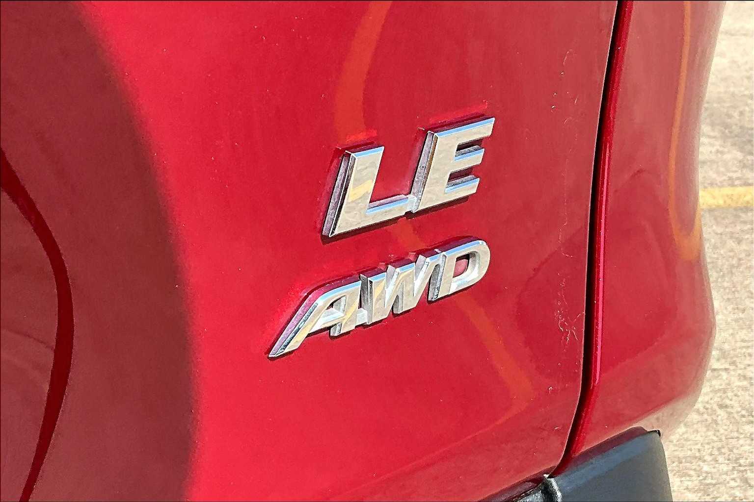 2024 Toyota RAV4 LE photo 7