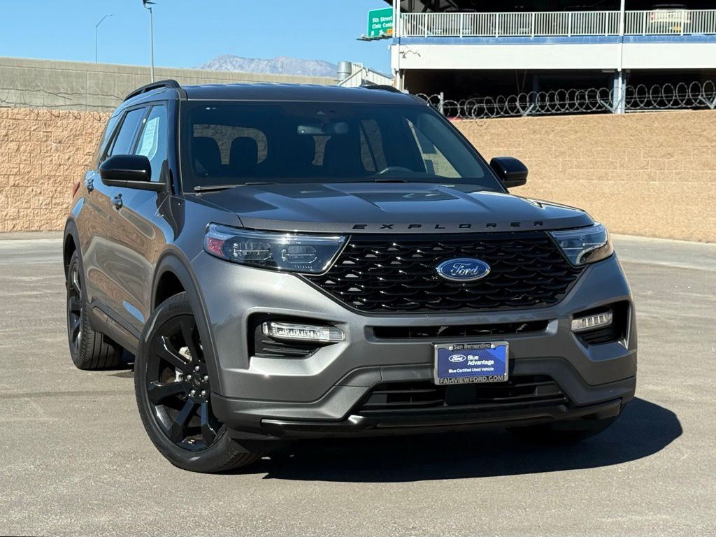 2023 Ford Explorer ST-Line photo 2