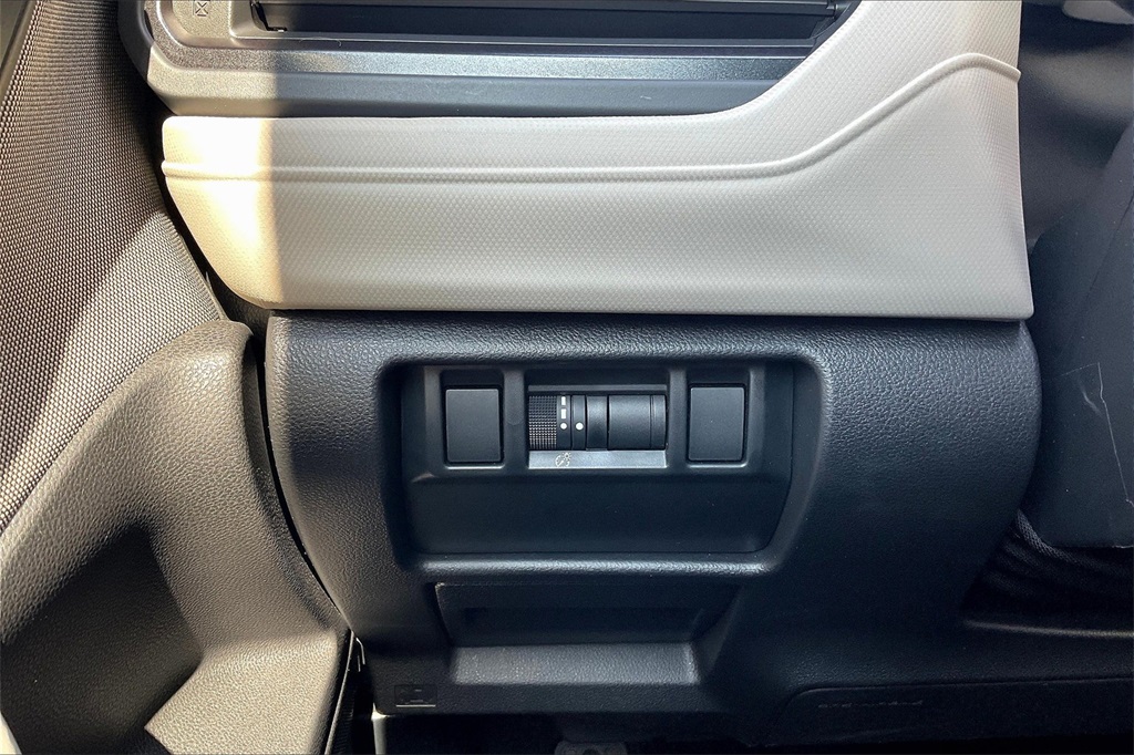 2025 Subaru Forester Base photo 31
