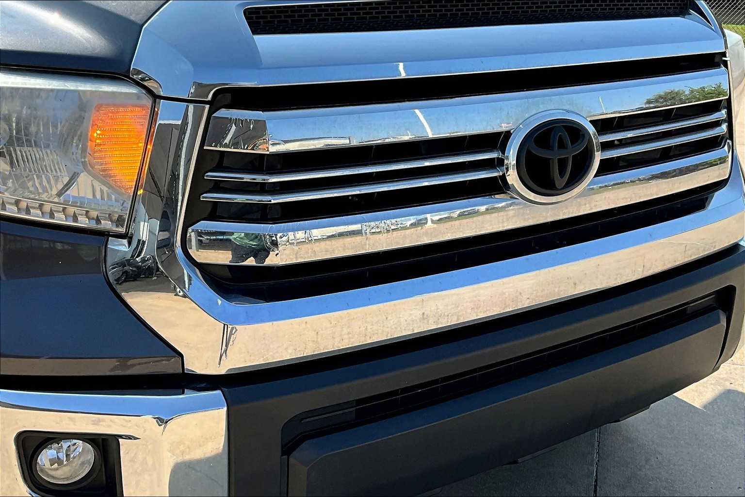 2017 Toyota Tundra SR5 photo 26
