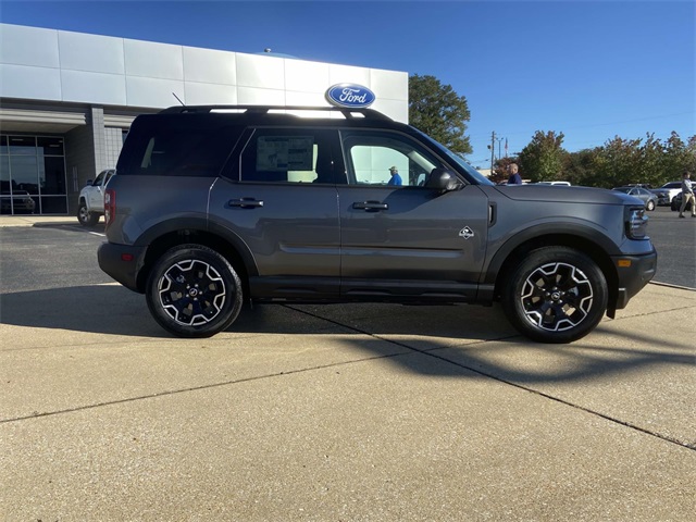 2025 Ford Bronco Sport Outer Banks photo 2