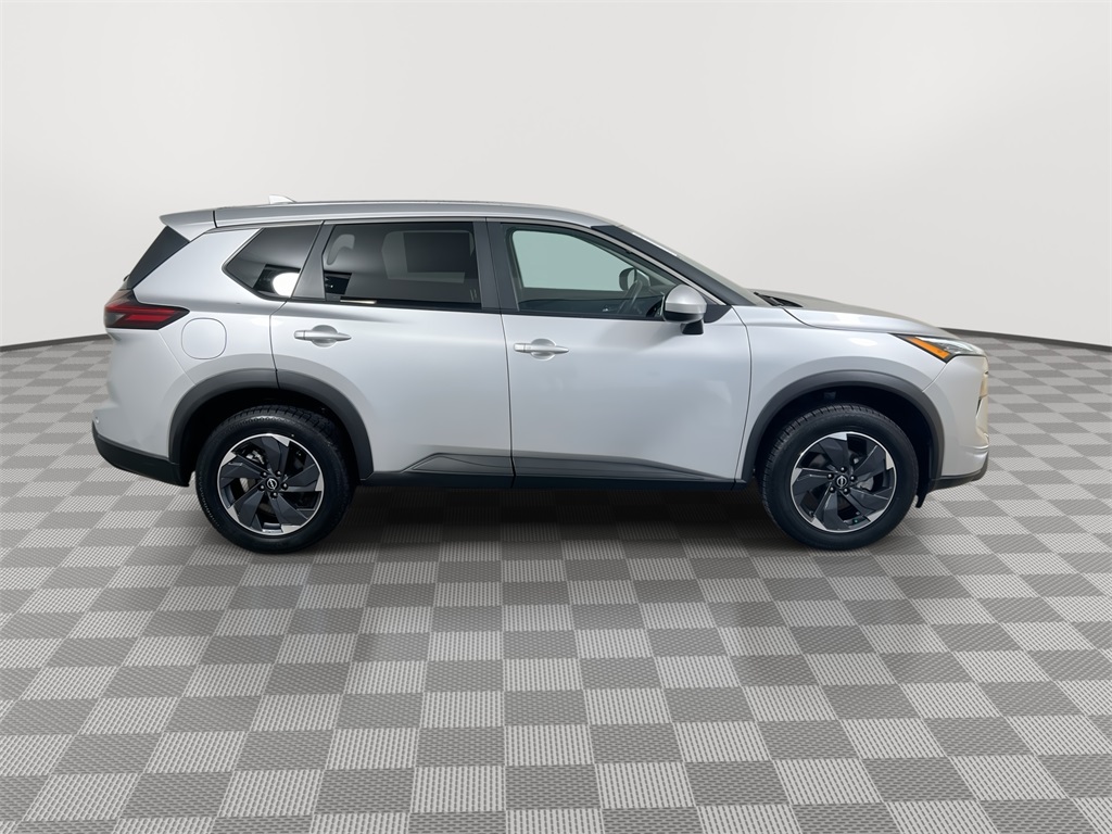 2024 Nissan Rogue SV photo 8