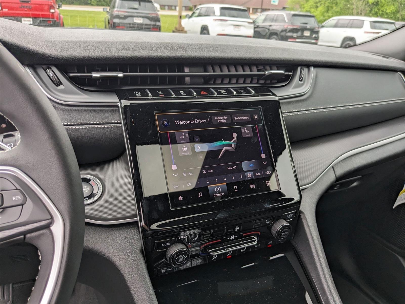 2025 Jeep Grand Cherokee Laredo X photo 11