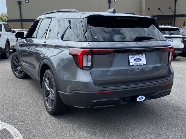 2025 Ford Explorer ST-Line photo 2