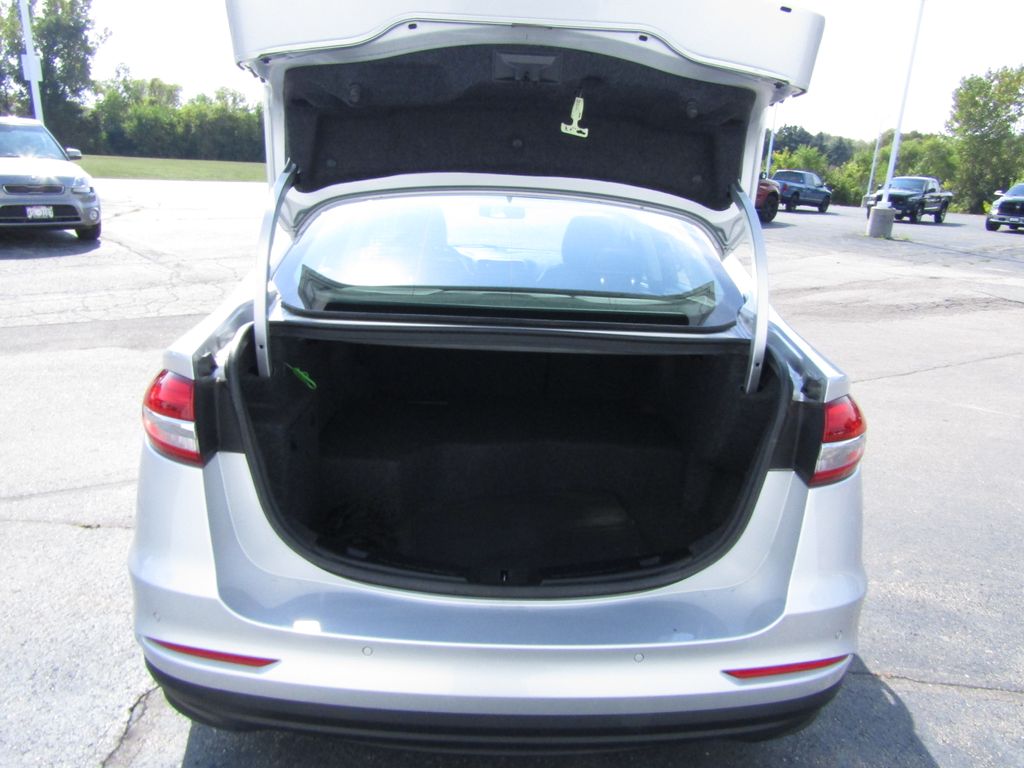 2019 Ford Fusion Hybrid SEL photo 2