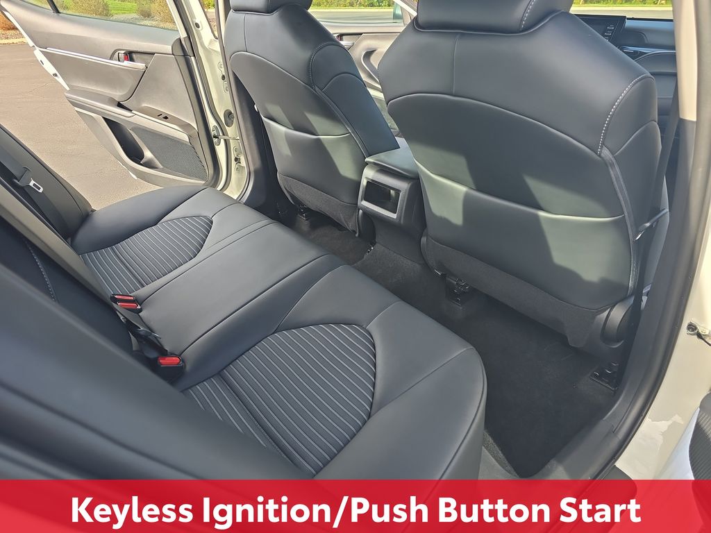 2022 Toyota Camry SE photo 10