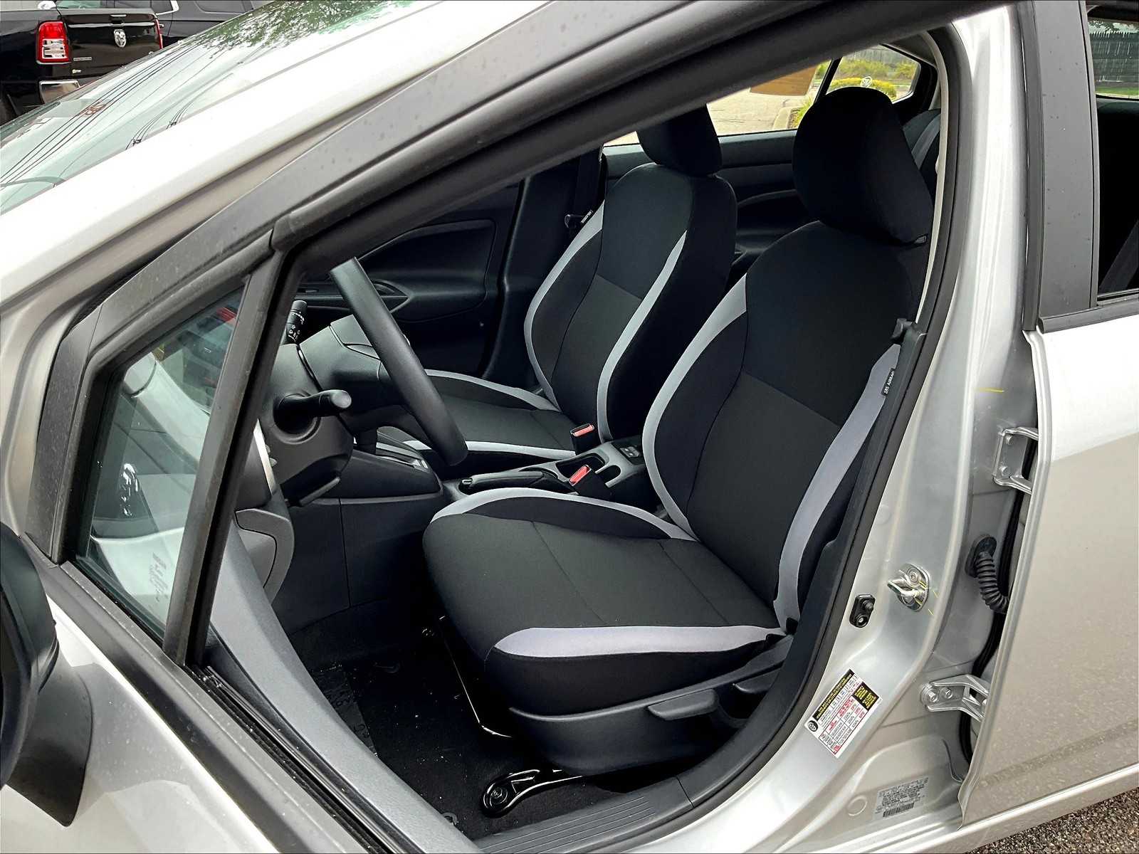2025 Nissan Versa S photo 10