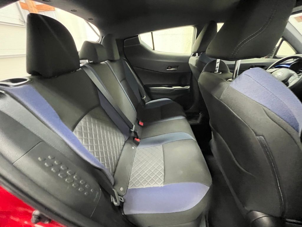 2020 Toyota C-HR XLE photo 22
