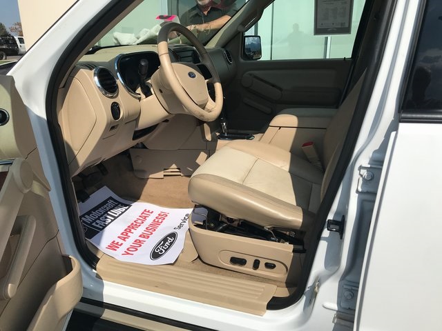 2006 Ford Explorer Eddie Bauer photo 2
