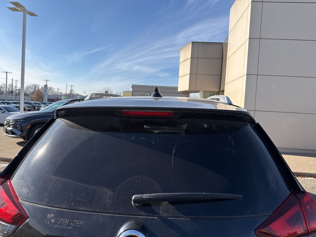 2020 Nissan Rogue SV photo 2