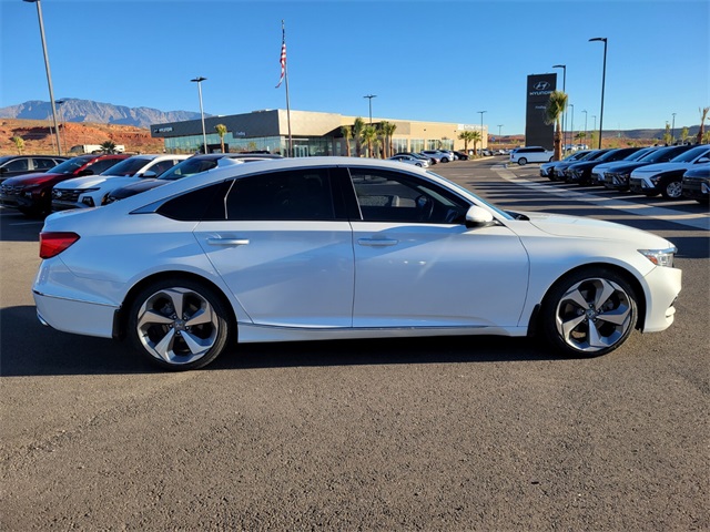 2019 Honda Accord Touring 2.0T photo 3
