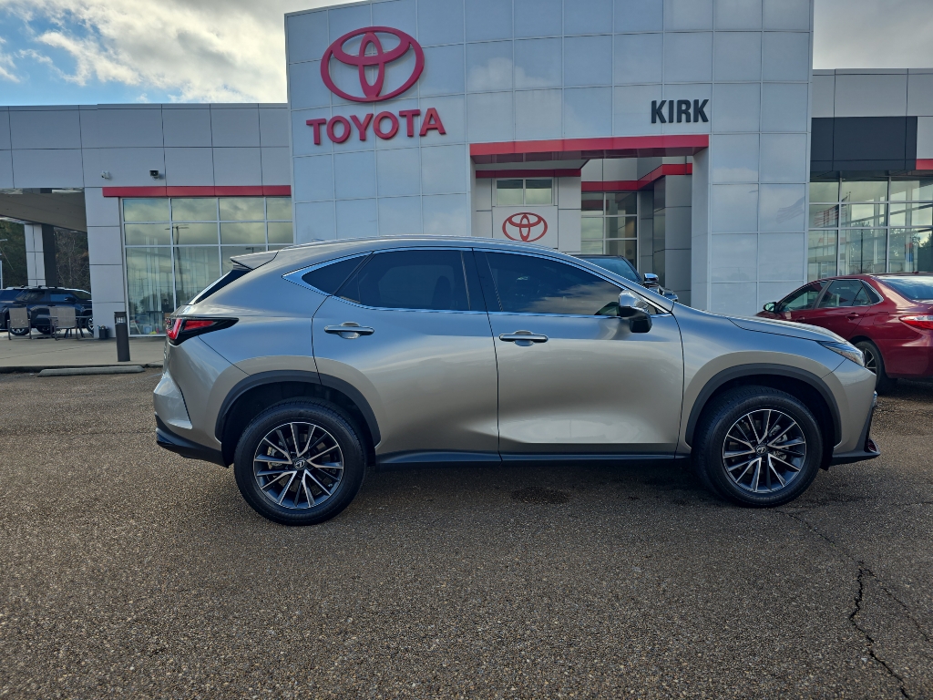 2022 Lexus NX 250's photo
