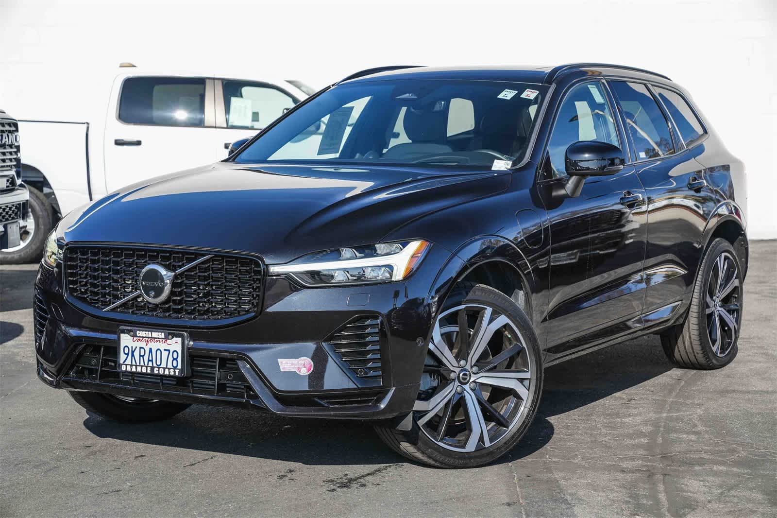 2022 Volvo XC60 R-Design's photo