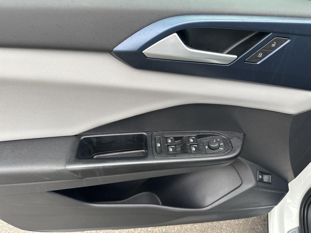 2022 Volkswagen Taos SE photo 9