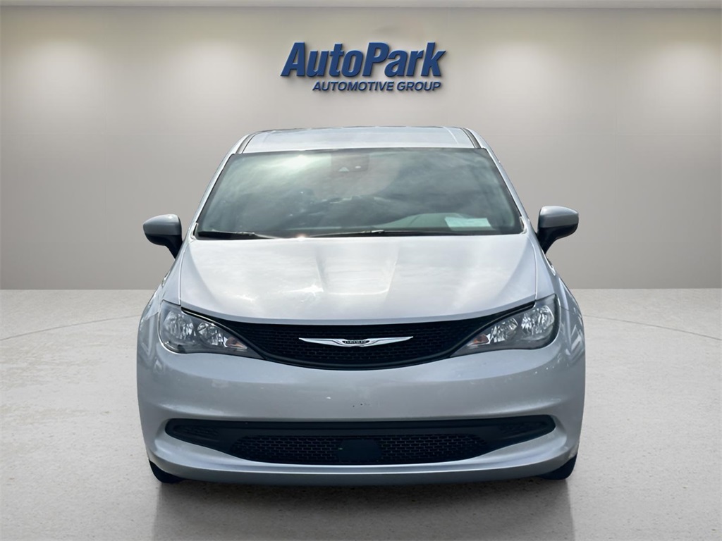 2023 Chrysler Voyager LX photo 2