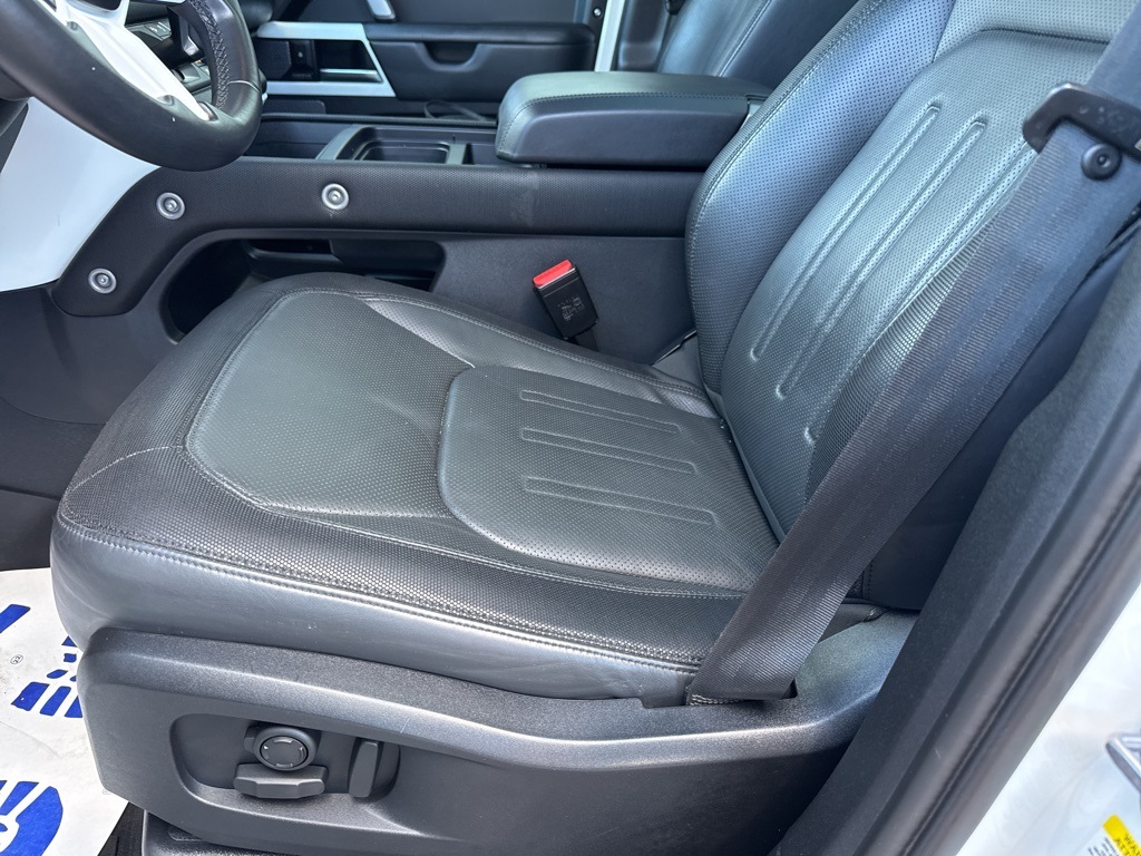 2022 Land Rover Defender 110 X-Dynamic HSE photo 2