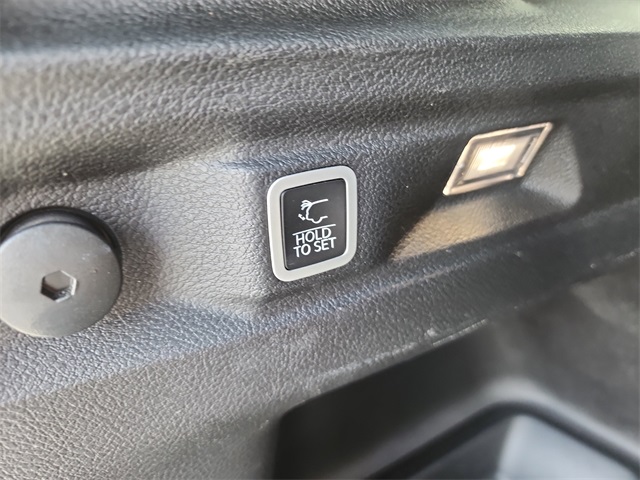 2023 Jeep Grand Cherokee Laredo Altitude photo 9