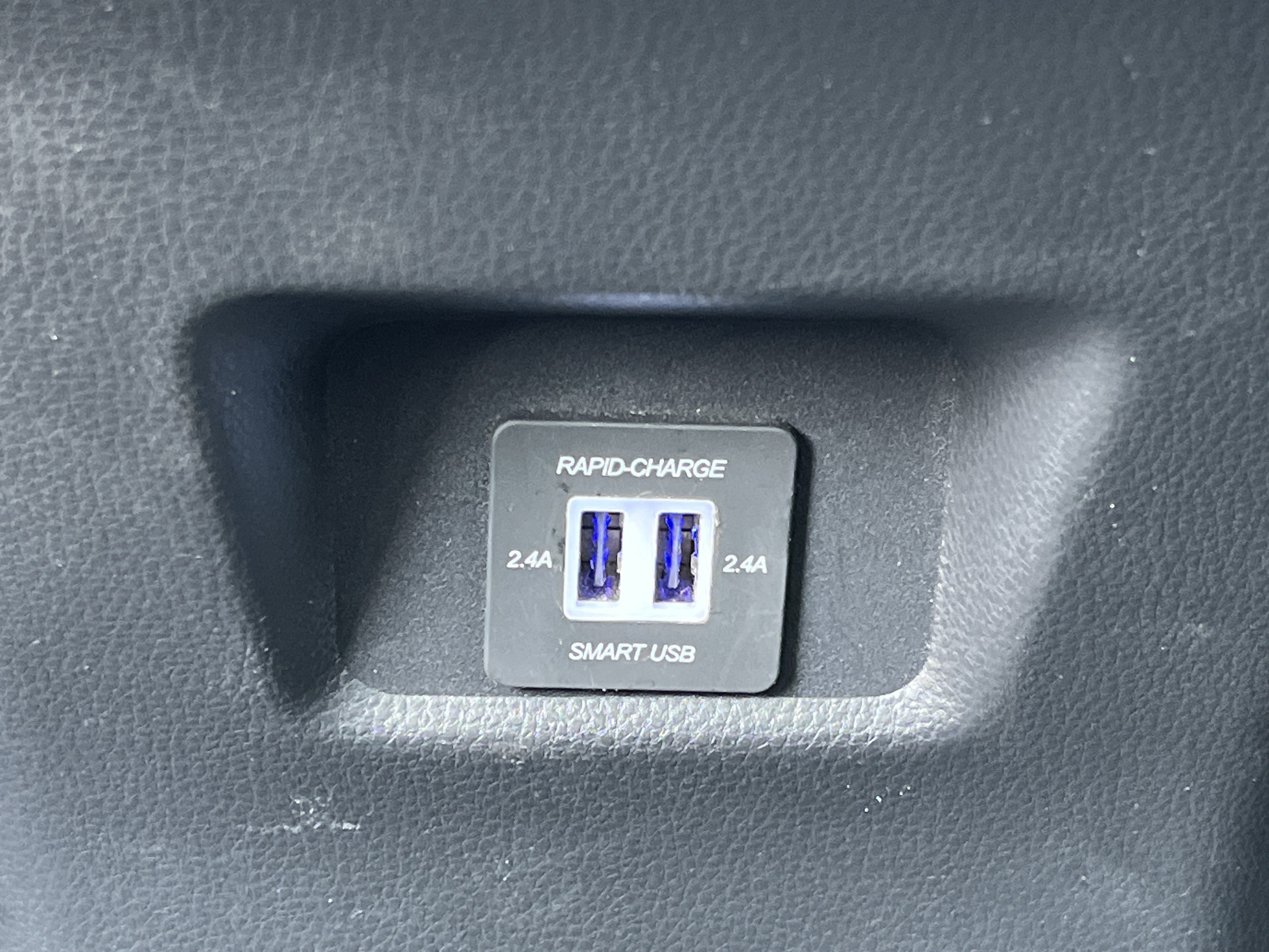 2021 Toyota RAV4 LE photo 6