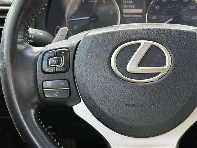 2017 Lexus IS 300 photo 22