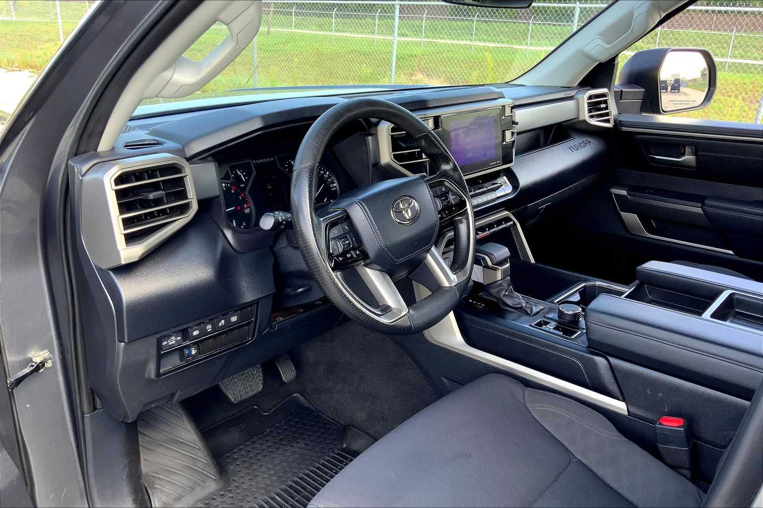 2023 Toyota Tundra SR5 CrewMax photo 16