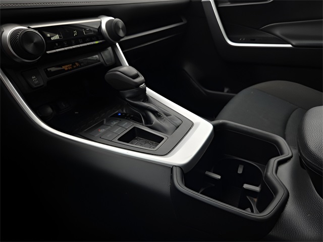 2022 Toyota RAV4 LE photo 23