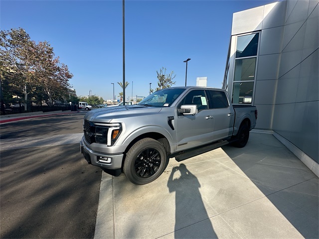 2025 Ford F-150 Platinum photo 4