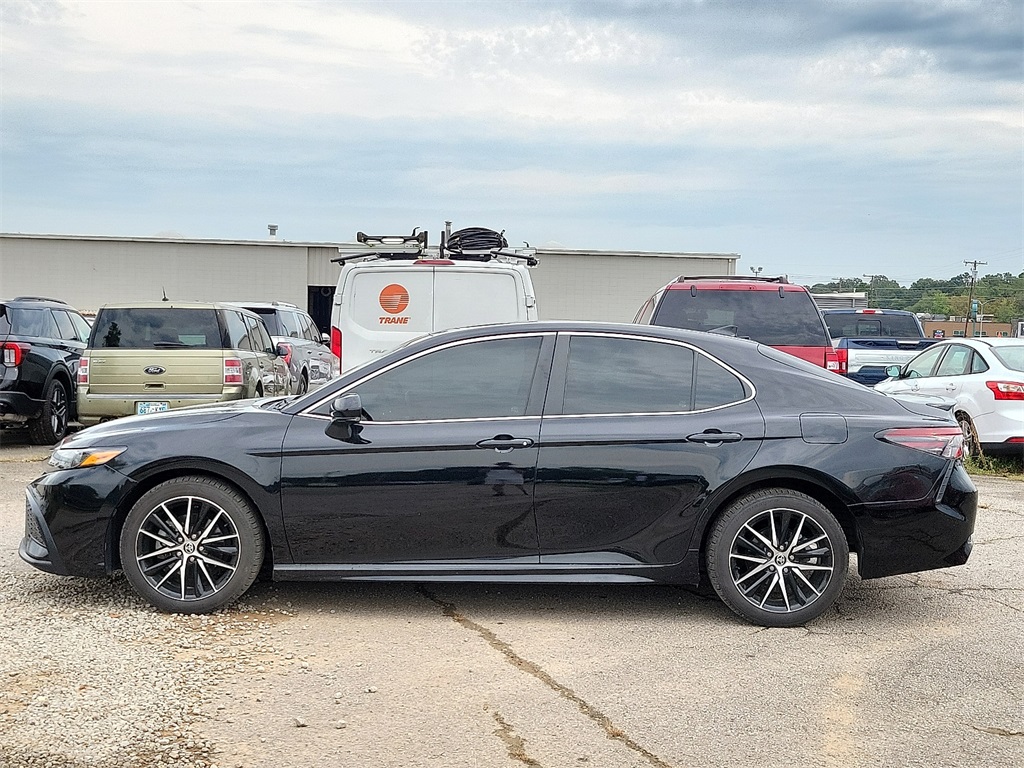 2023 Toyota Camry SE photo 3