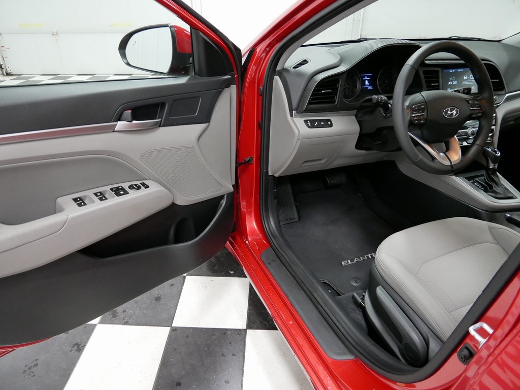 2020 Hyundai Elantra Value Edition photo 11
