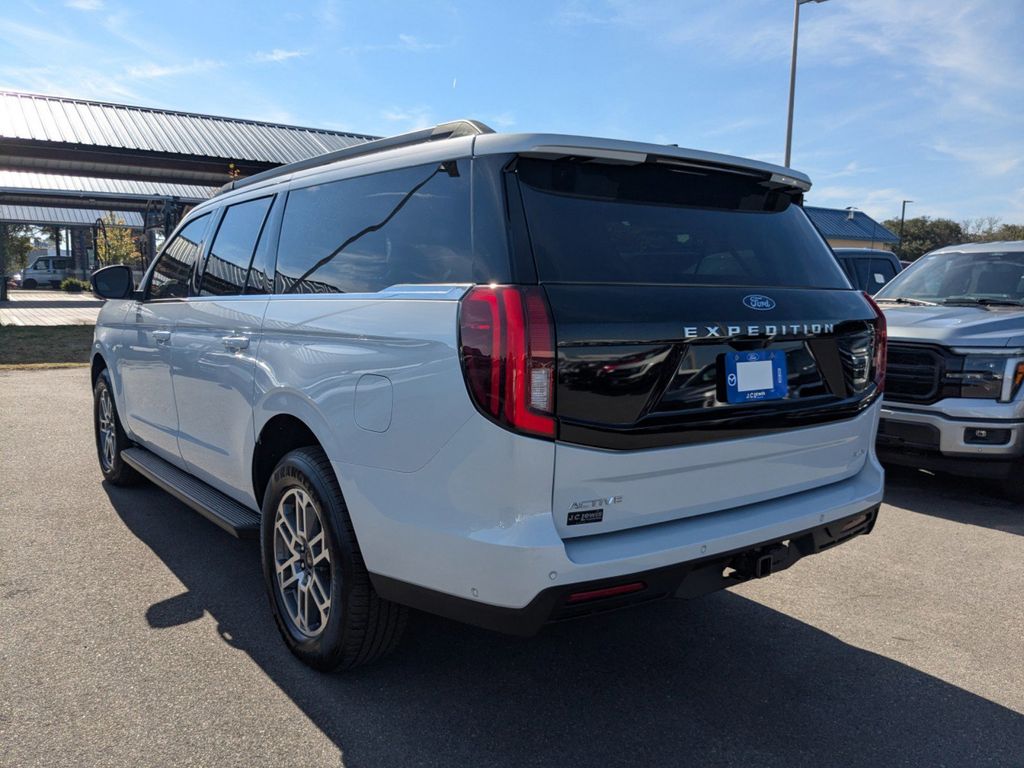 2025 Ford Expedition MAX photo 4