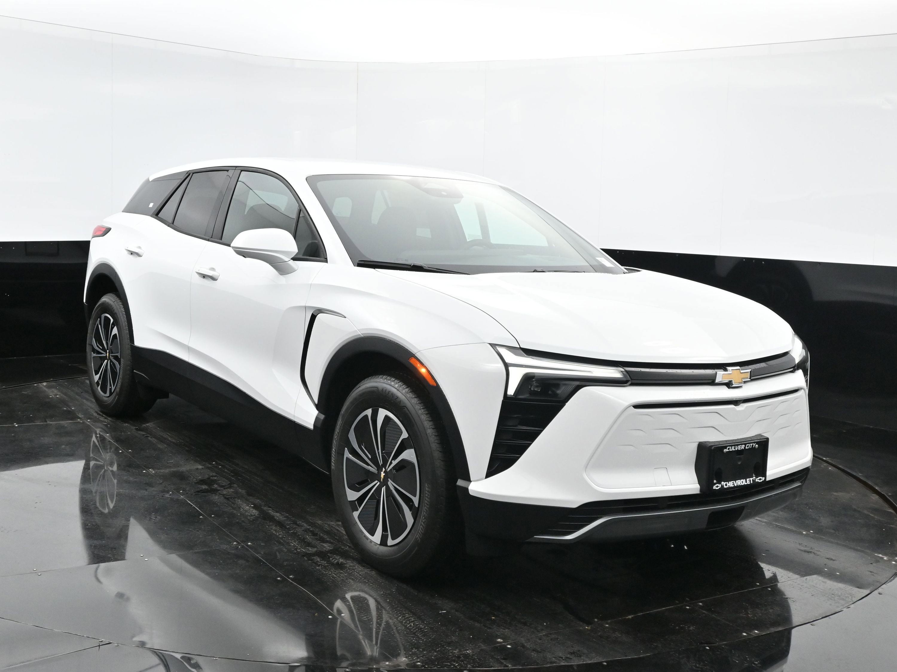 2025 Chevrolet Blazer EV photo 2