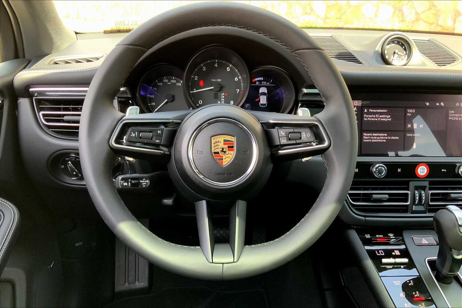 2025 Porsche Macan S photo 14
